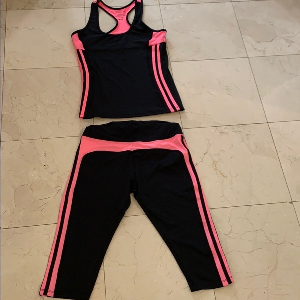 New one pc Capri leggings size small - Picture 4 of 4